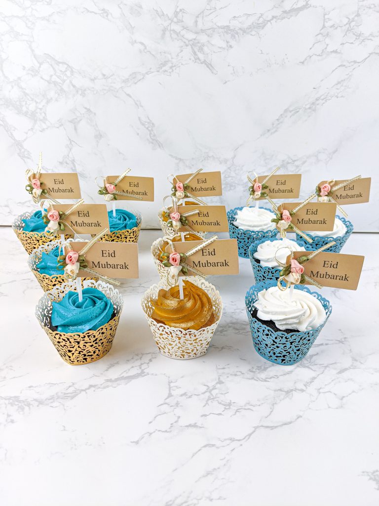 Cupcakes with Eid Mubarak Cupcake toppers